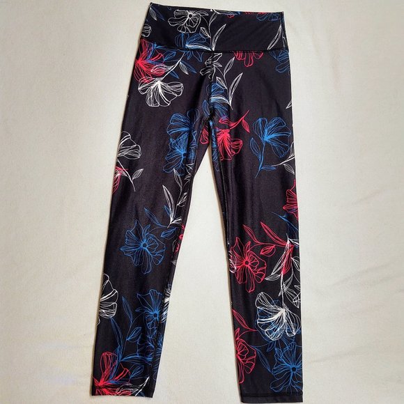 Fabletics Powerhold capri leggings, black floral - Picture 2 of 6